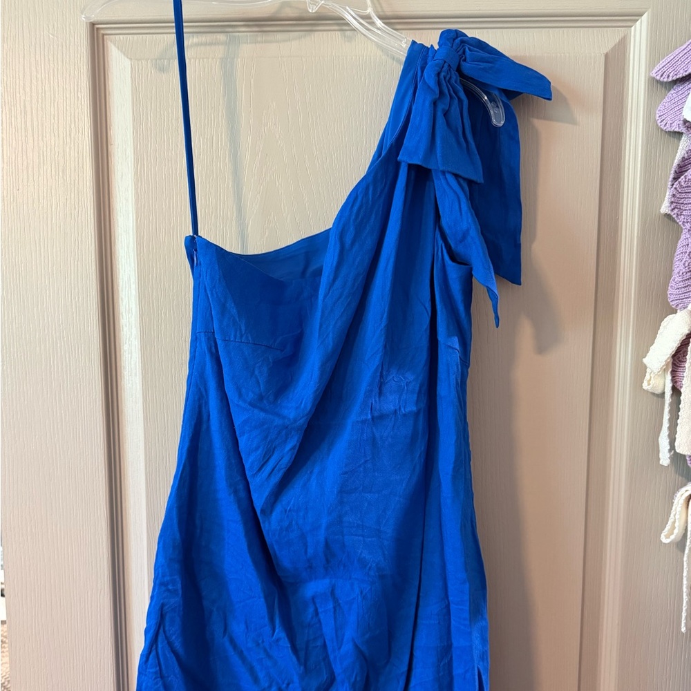 One-Shoulder Blue Dress
